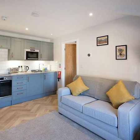 Lettered Board Apartments 1, 2 & 3 Pickering Luaran gambar