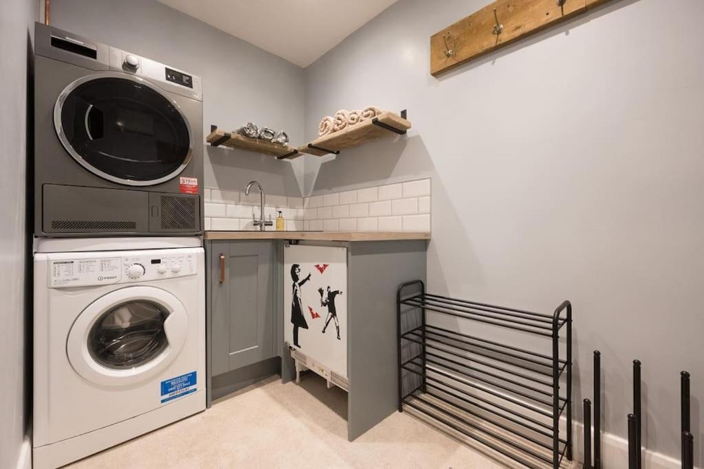 Lettered Board Apartments 1, 2 & 3 Pickering Luaran gambar
