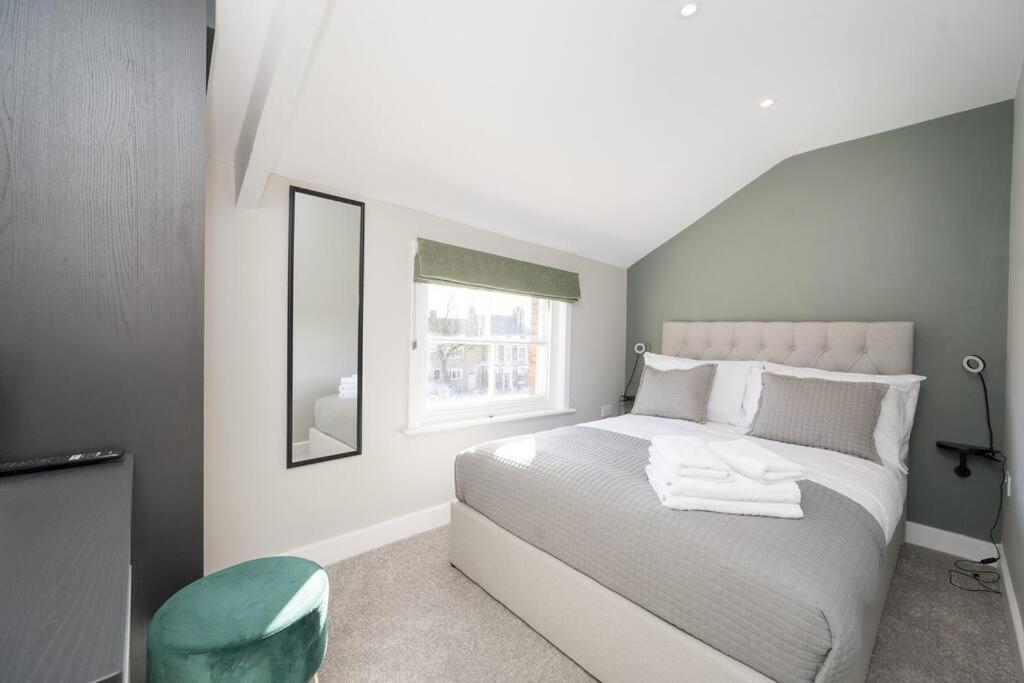 Lettered Board Apartments 1, 2 & 3 Pickering Luaran gambar