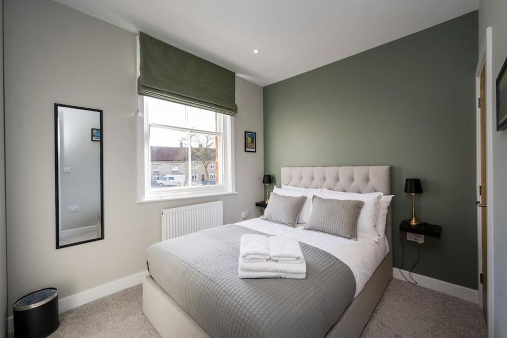 Lettered Board Apartments 1, 2 & 3 Pickering Luaran gambar