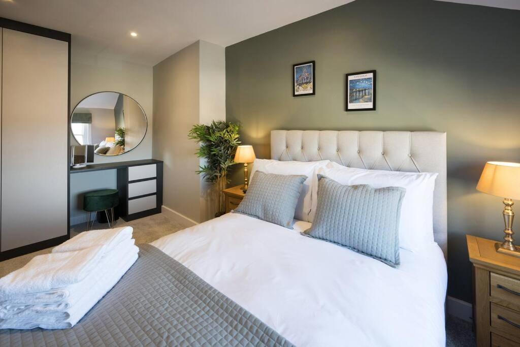 Lettered Board Apartments 1, 2 & 3 Pickering Luaran gambar